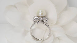 Bague en or blanc, perle de culture et diamants