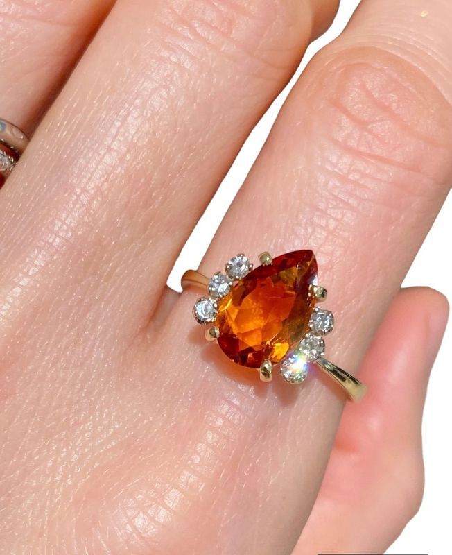 Bague, en or jaune 18k ornée d'une citrine et diamants