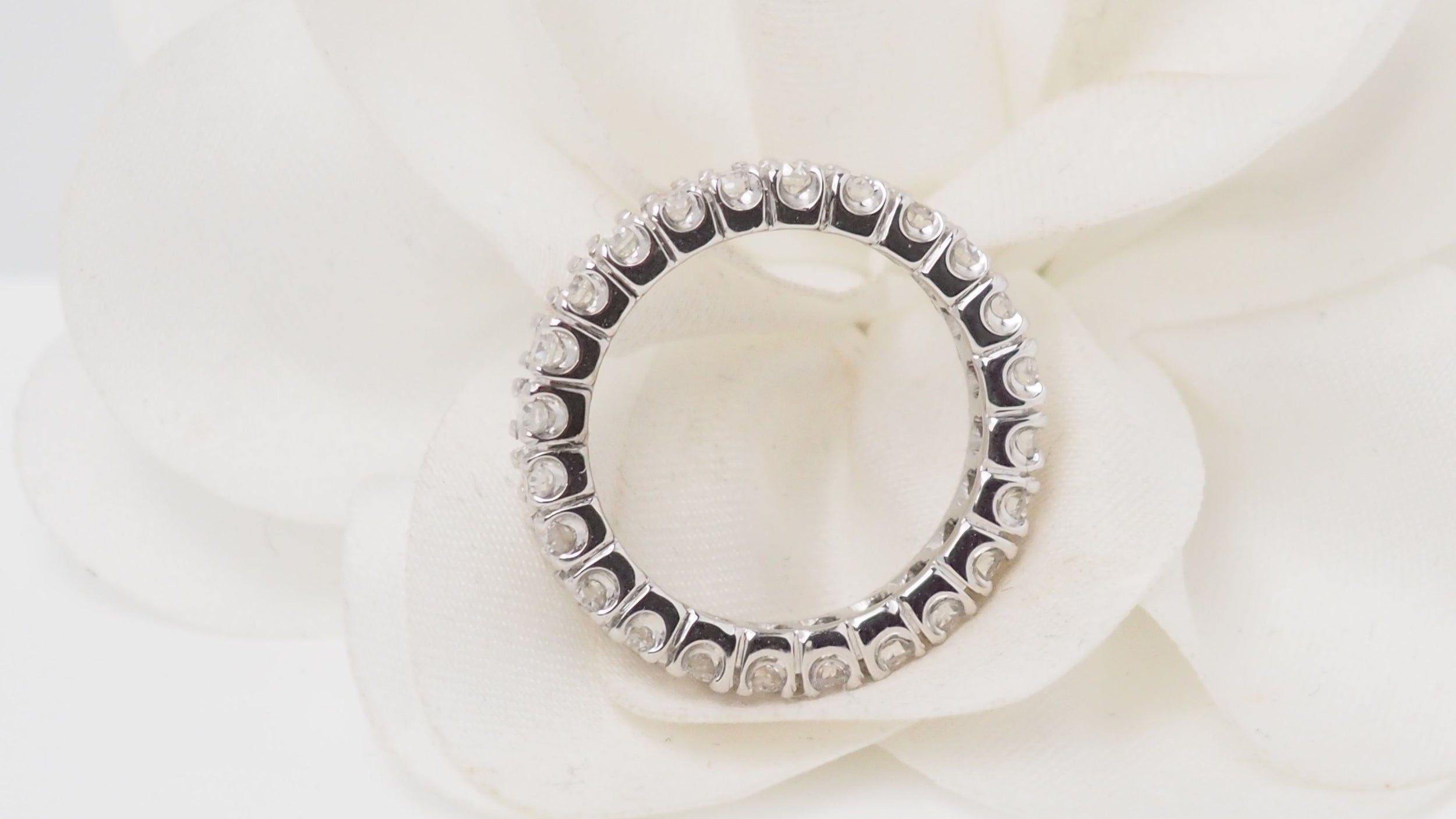 Full tour alliance ring in white gold and 1.20ct diamonds
