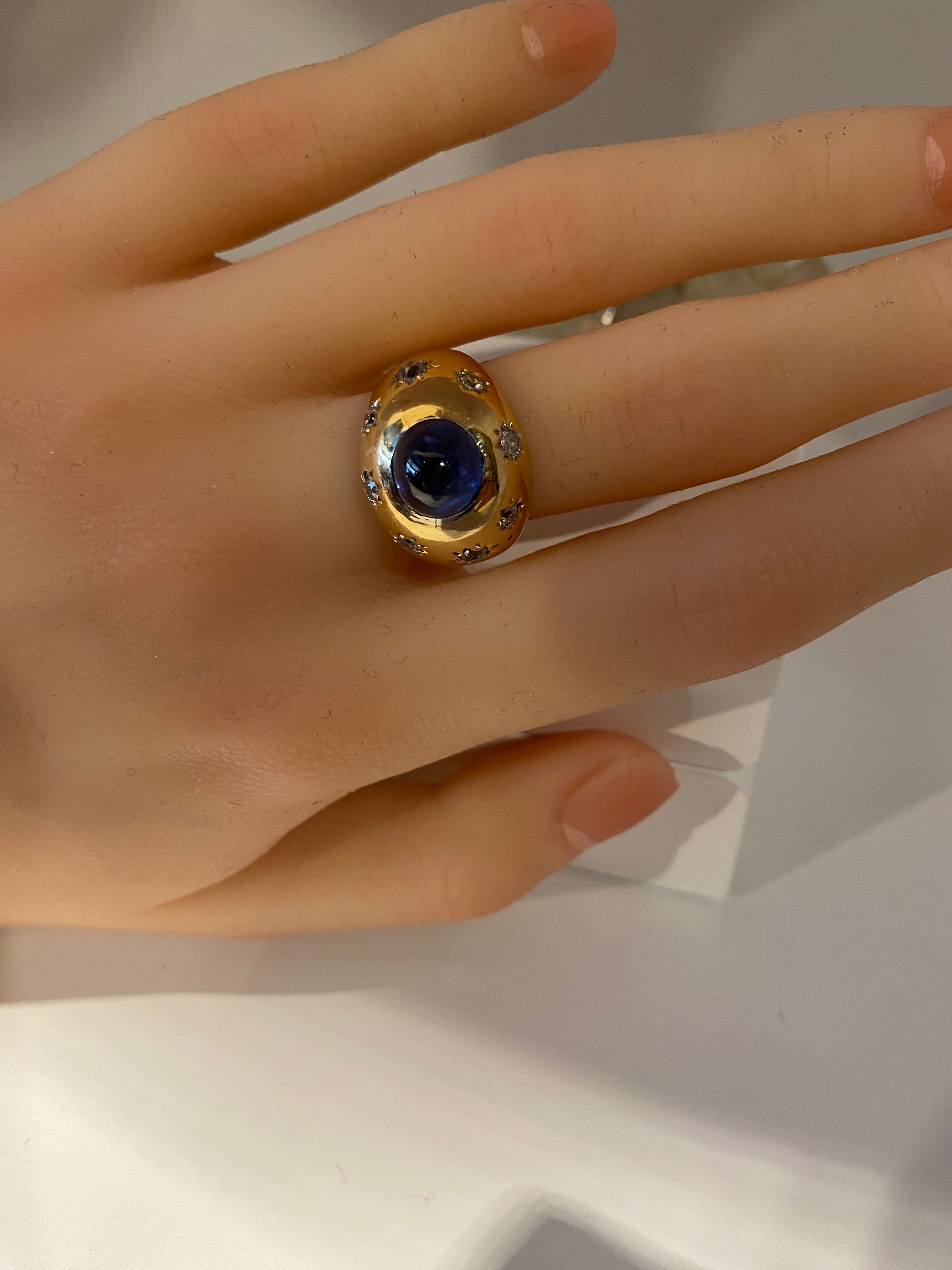 Dome ring in yellow gold and sapphire