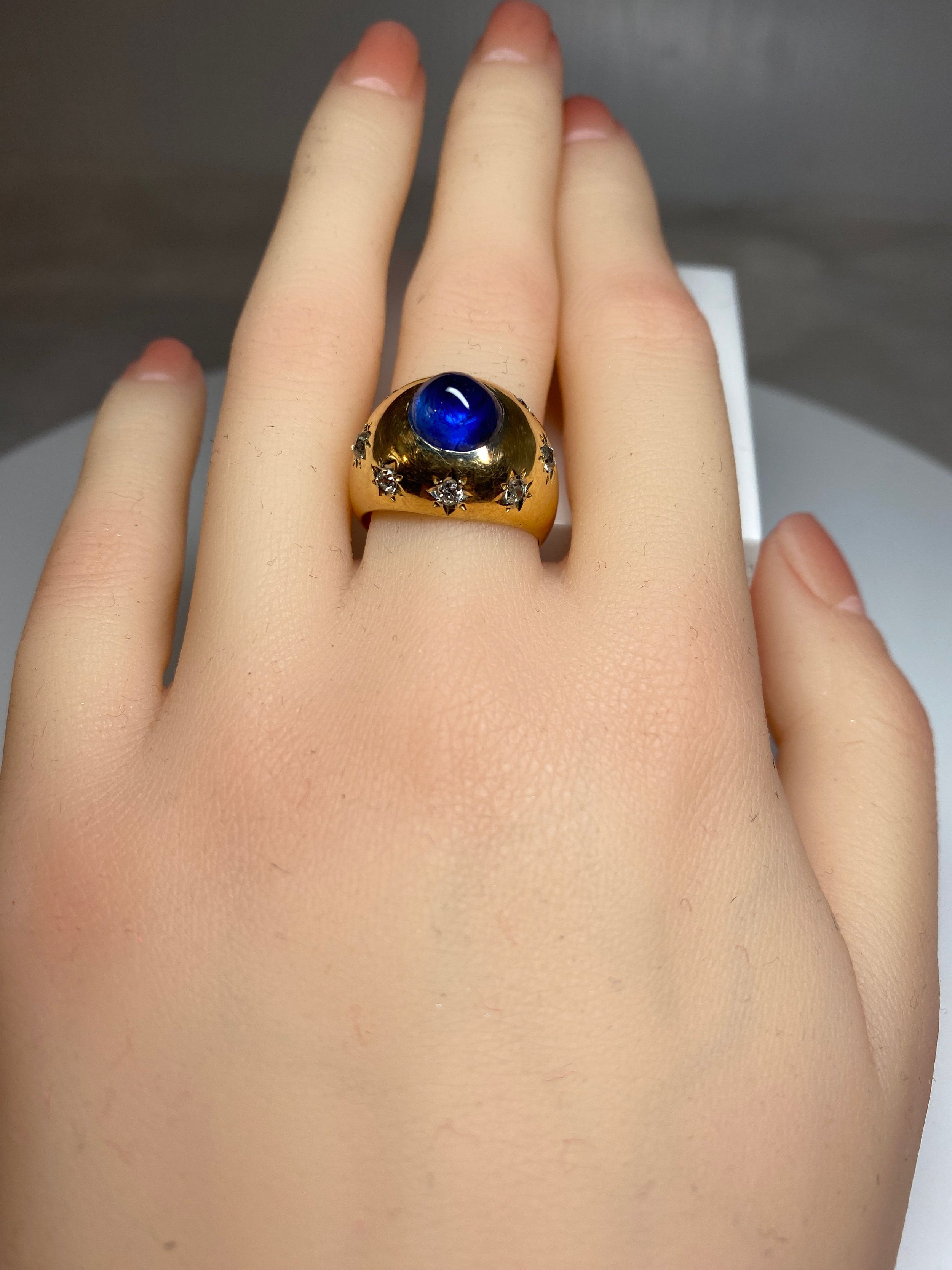 Dome ring in yellow gold and sapphire