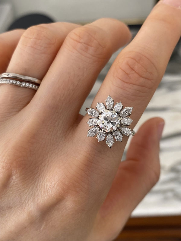 Bague fleur en or blanc 18k et diamants 2.80 Ct