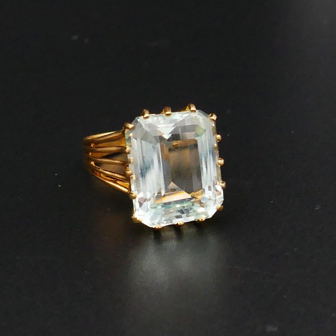 Ring Cocktail in yellow gold and aquamarine