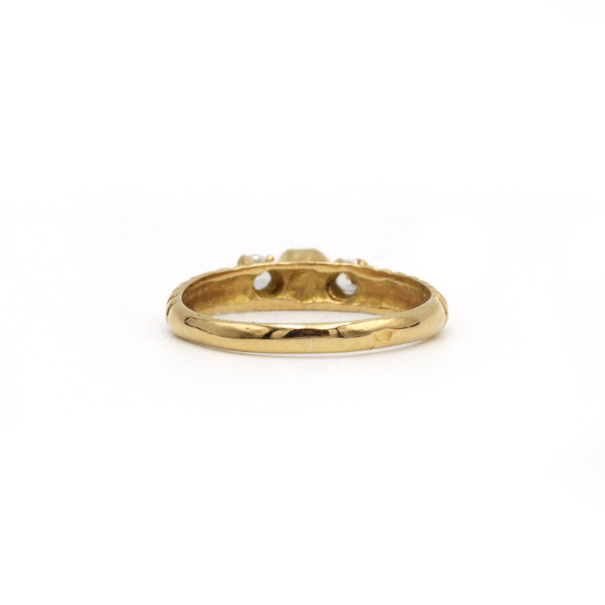 Bague - Or jaune, saphir et diamants