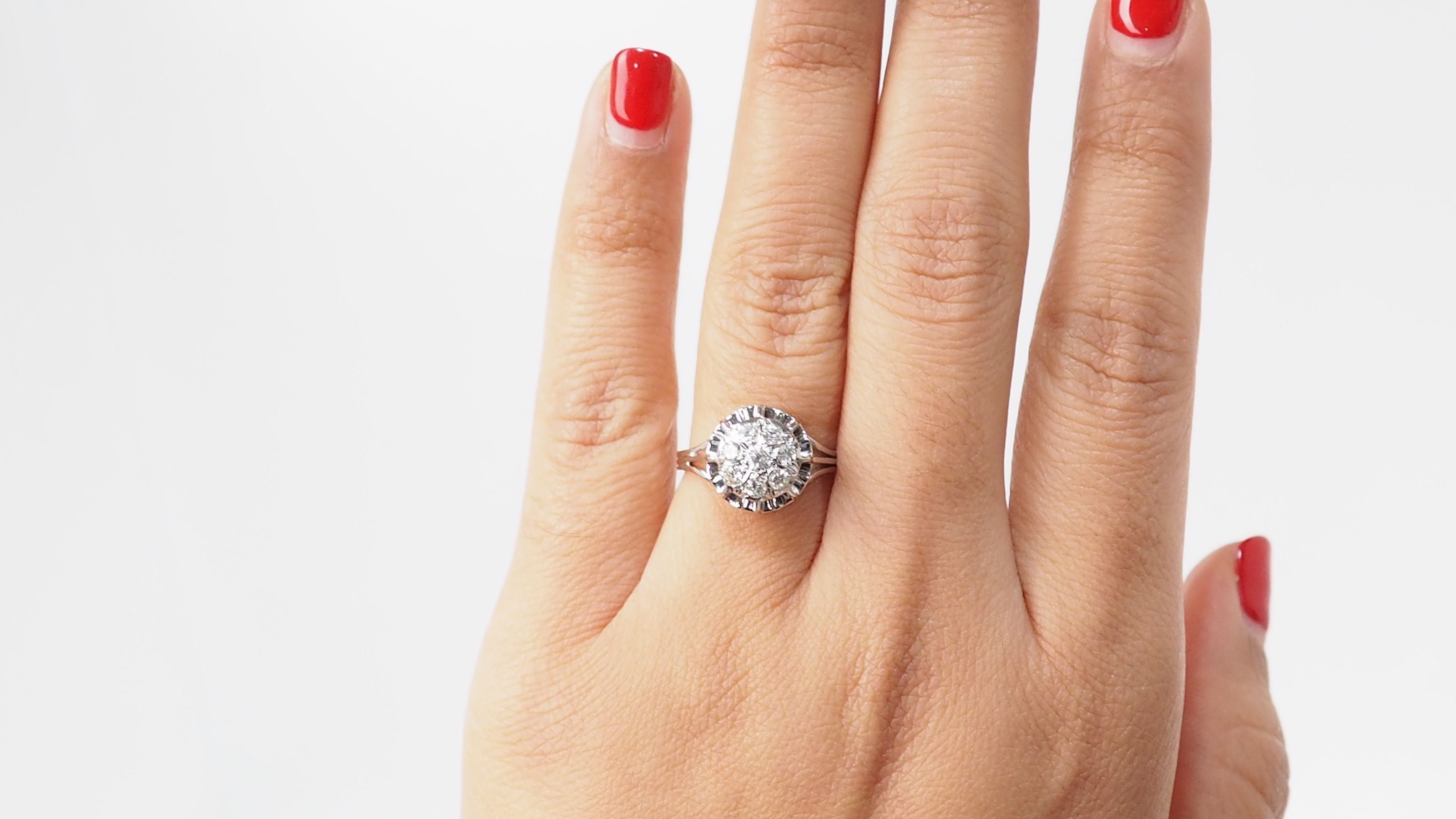 Bague vintage en or blanc et diamants