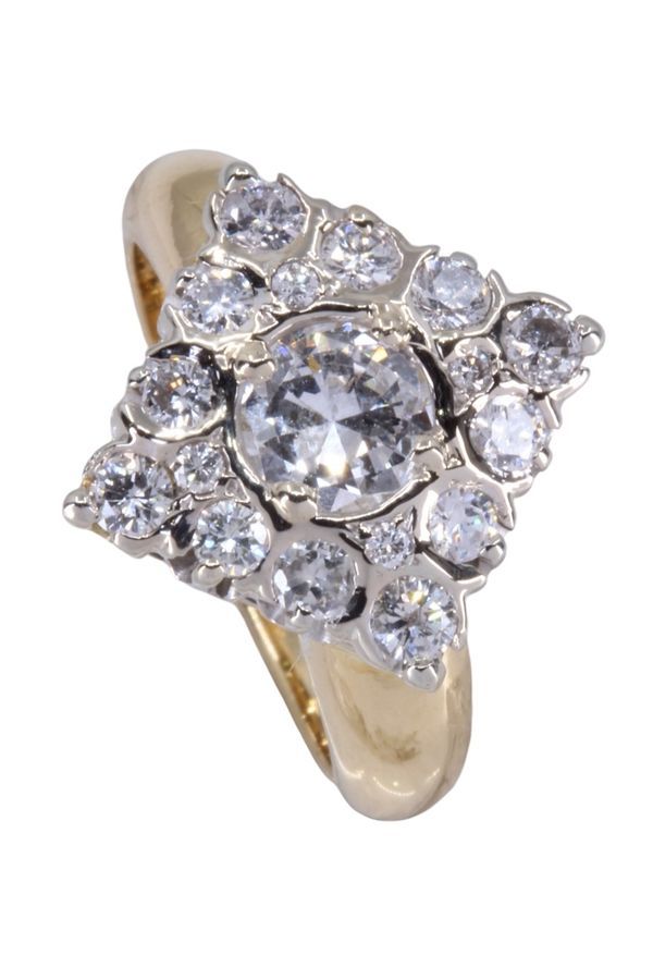 Modern diamond ring in yellow gold and white gold