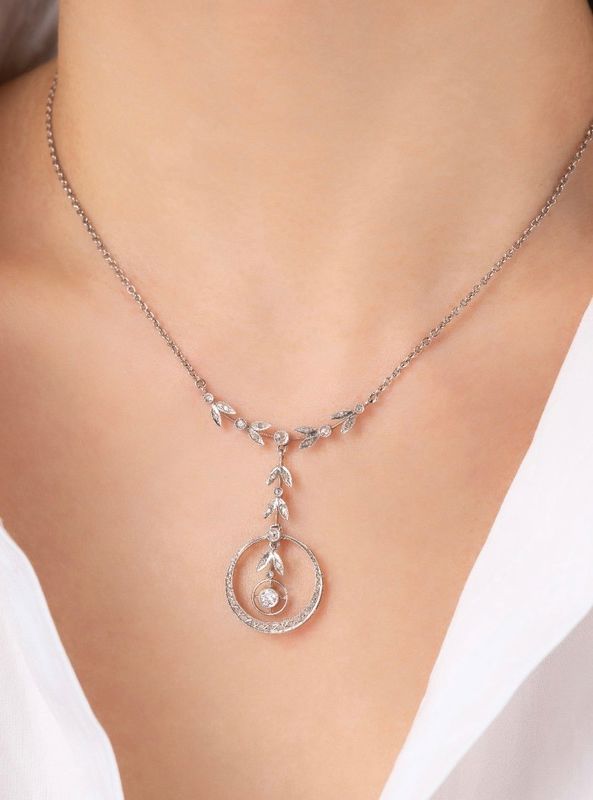 Necklace Belle Epoque in 18k white gold and diamonds