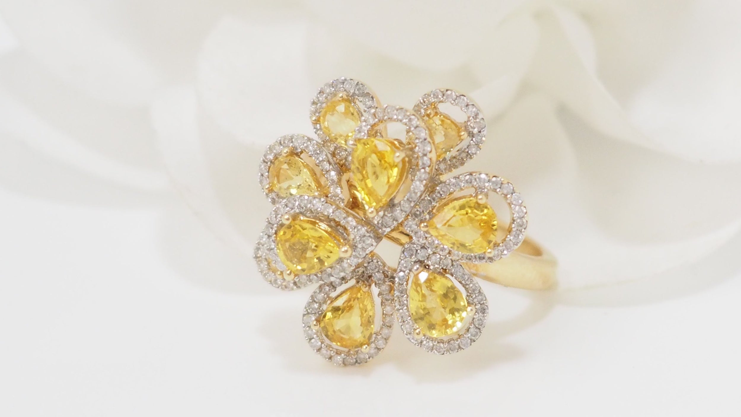 Bague Fleur or blanc et citrines et diamants