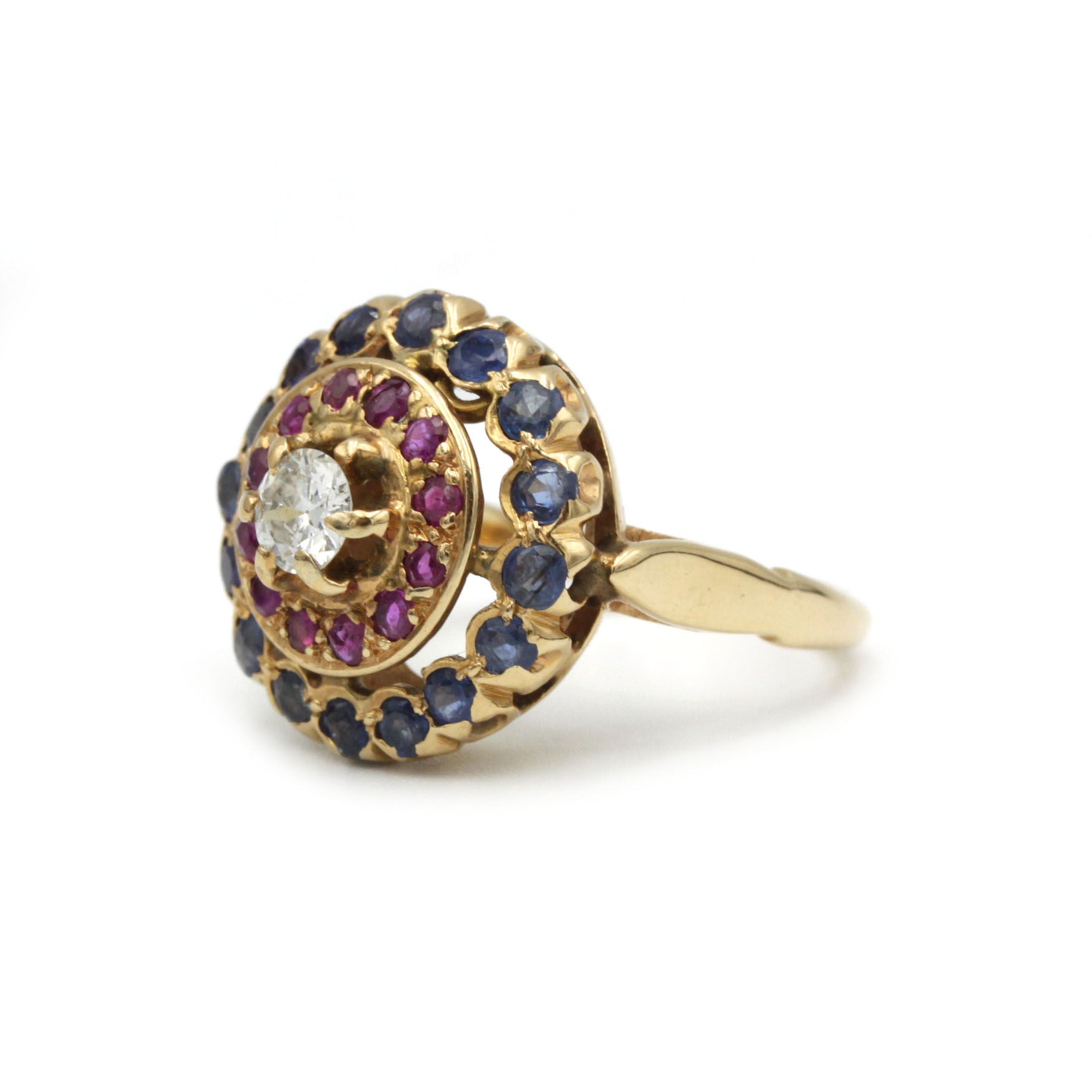 Ring Cocktail in yellow gold, rubies, sapphires and diamonds