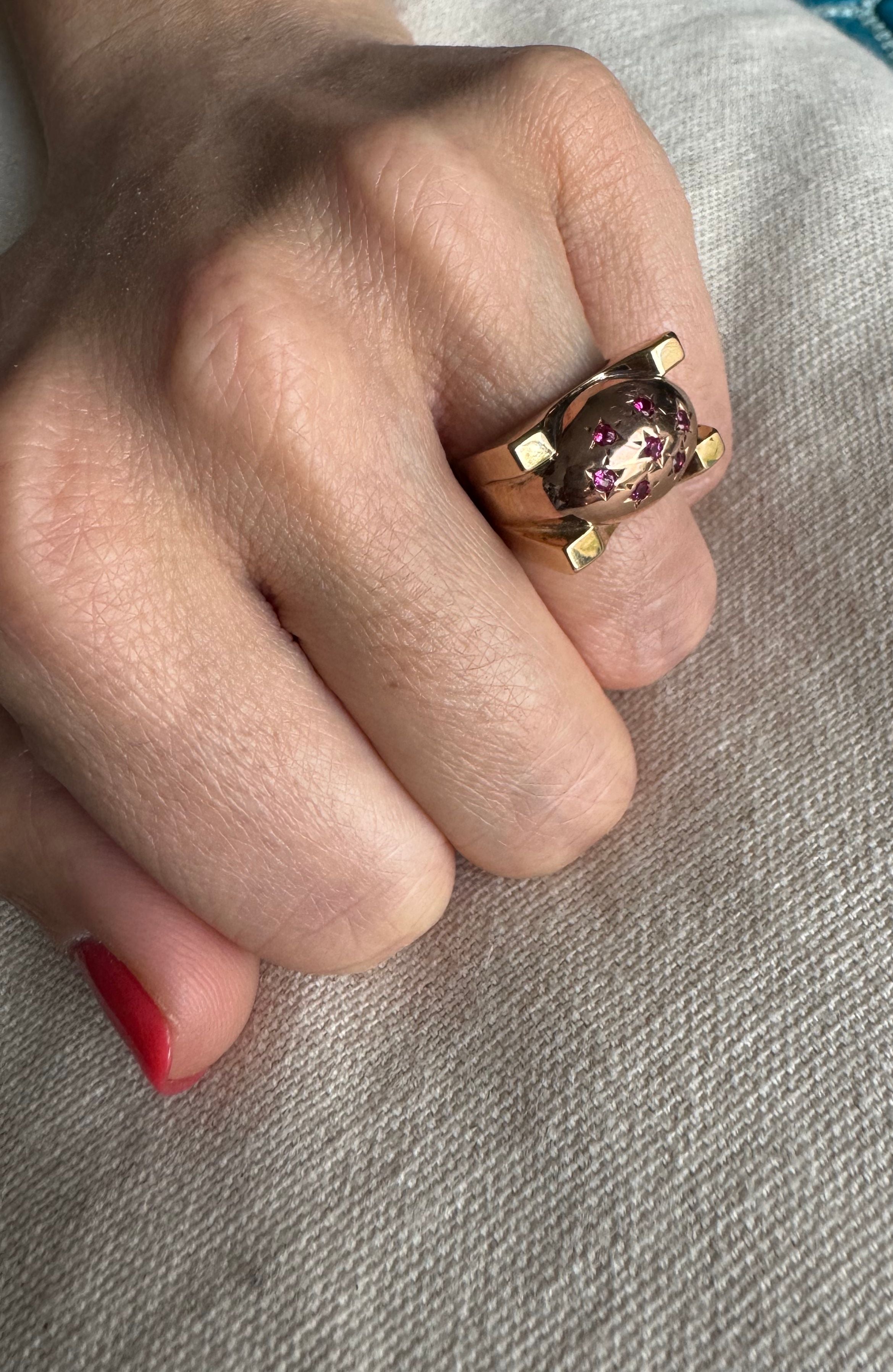Ring at rose gold and ruby