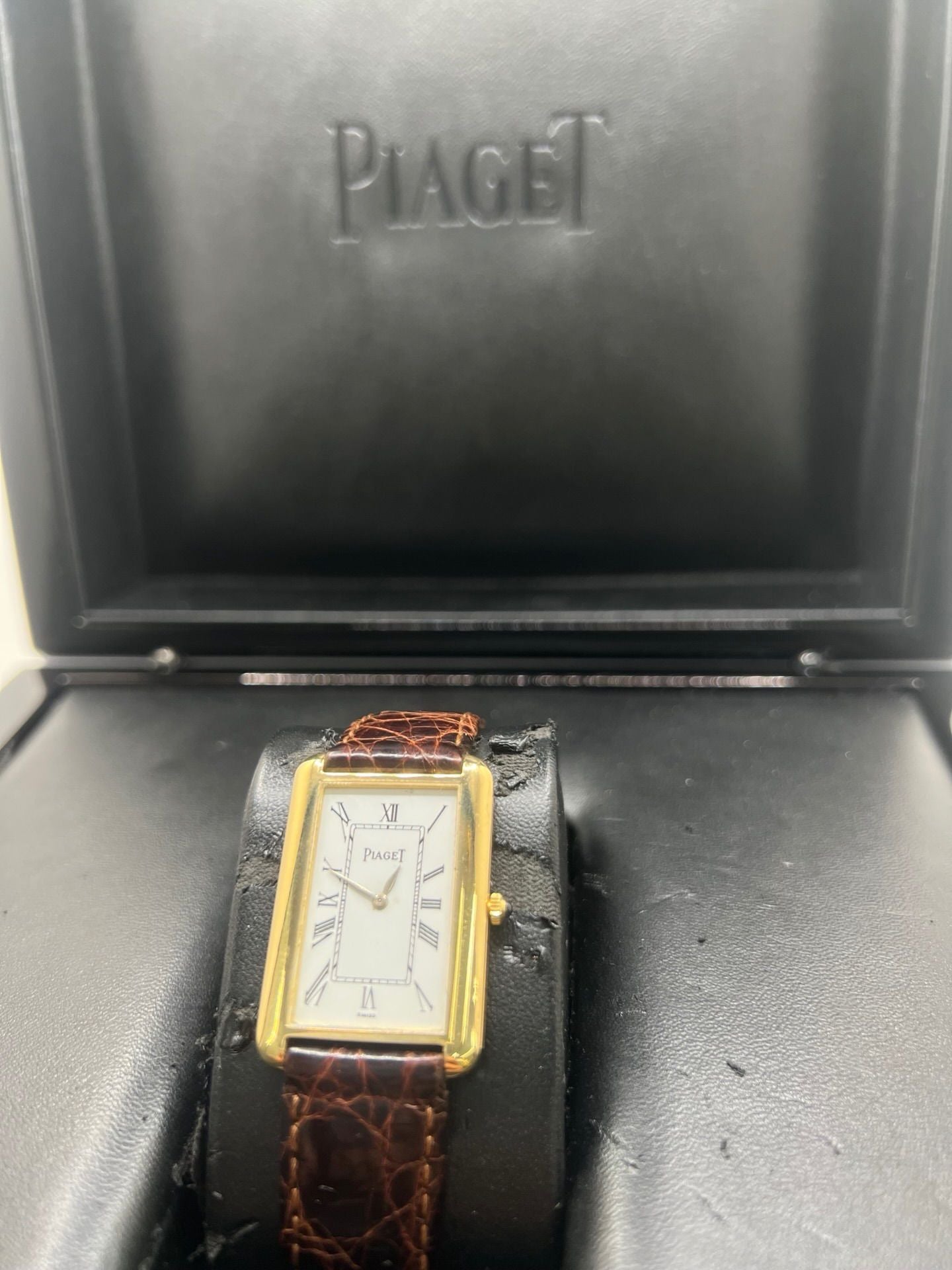 Montre PIAGET Tank allongée en or jaune