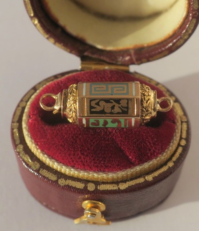 Collier fermoir ancien en or rose et émail