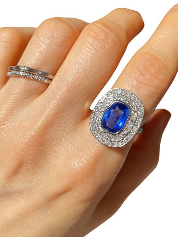 Bague en or blanc 18k saphir et diamants