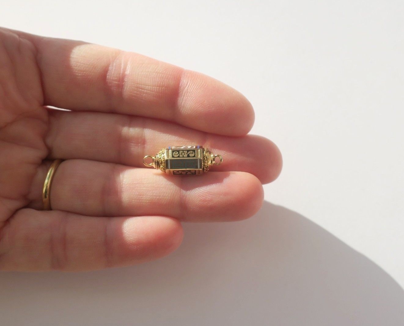 Collier fermoir ancien en or rose et émail