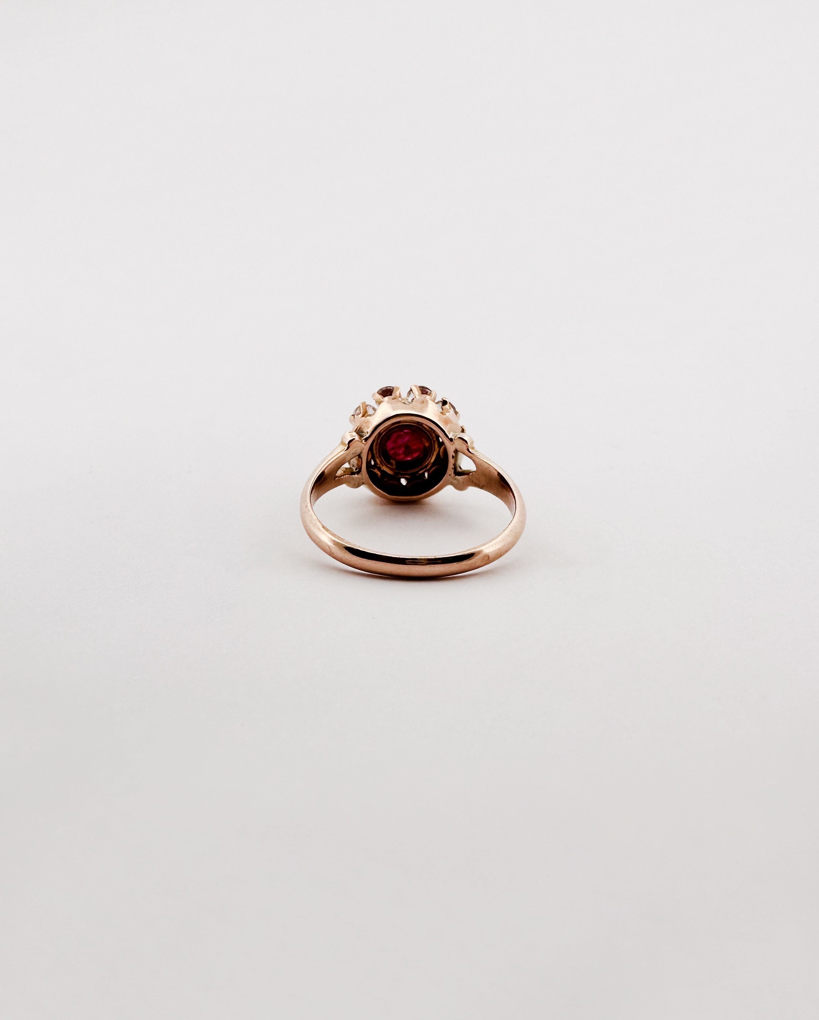 Bague Marguerite en or rose et rubis