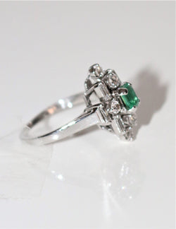 Marquise Fleur ring in white gold and emerald