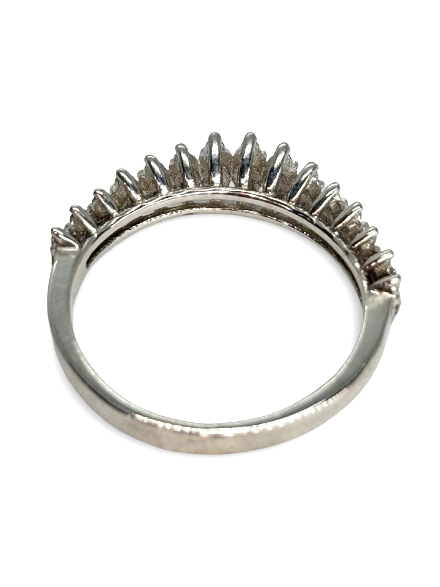 Bague demi-alliance en or blanc et diamant