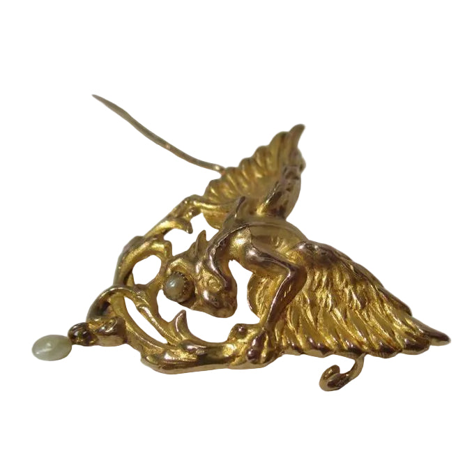 Broche pendentif Chimère en or jaune et perle