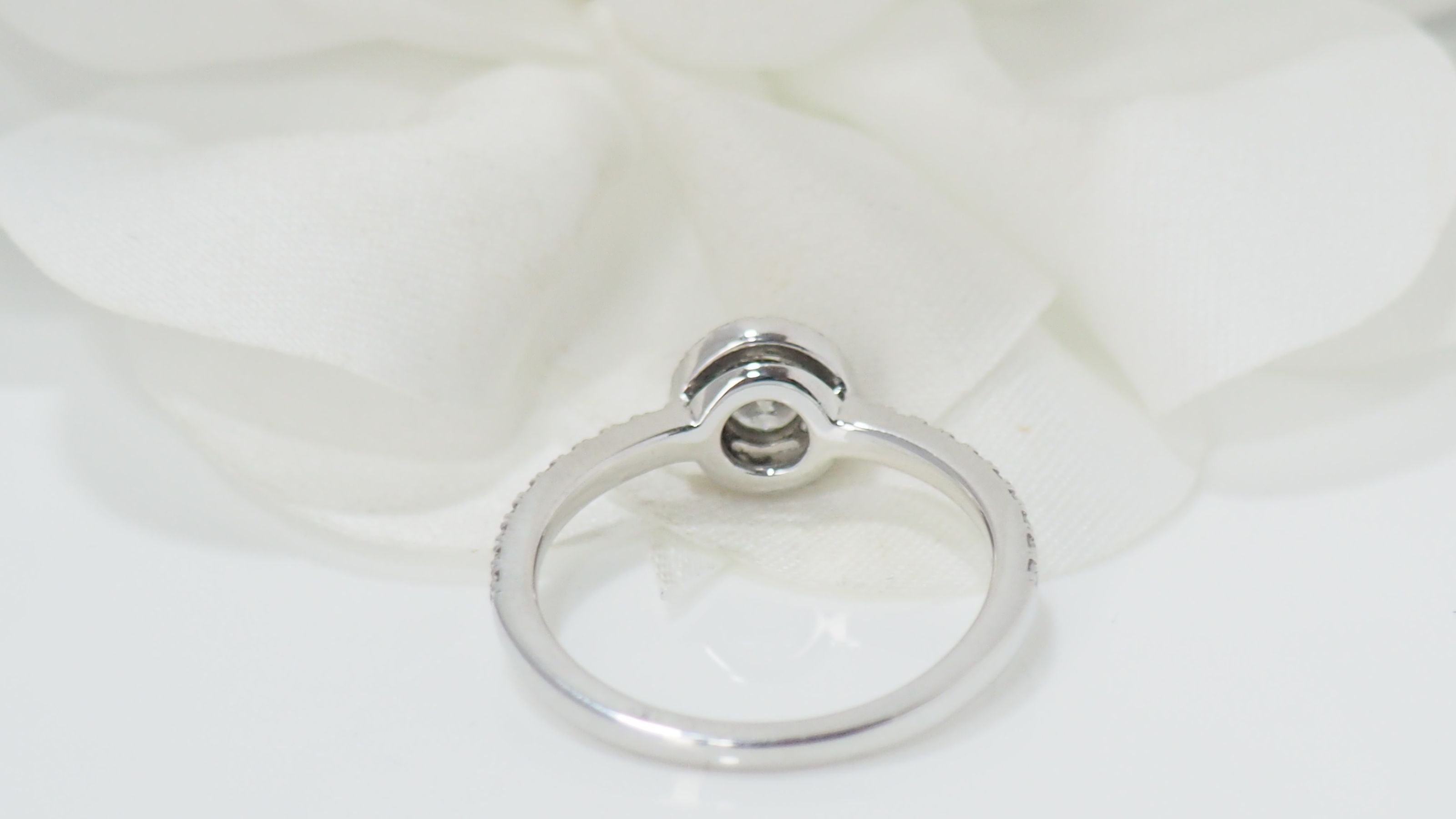Bague solitaire Messika en or blanc et diamants