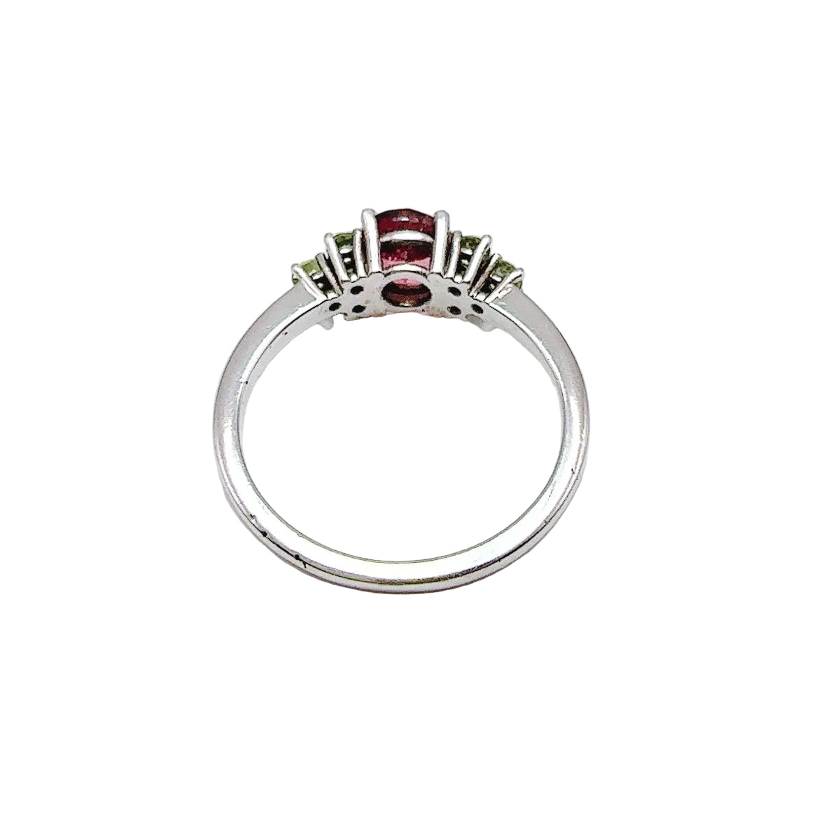 Bague style vintage en or blanc et tourmaline