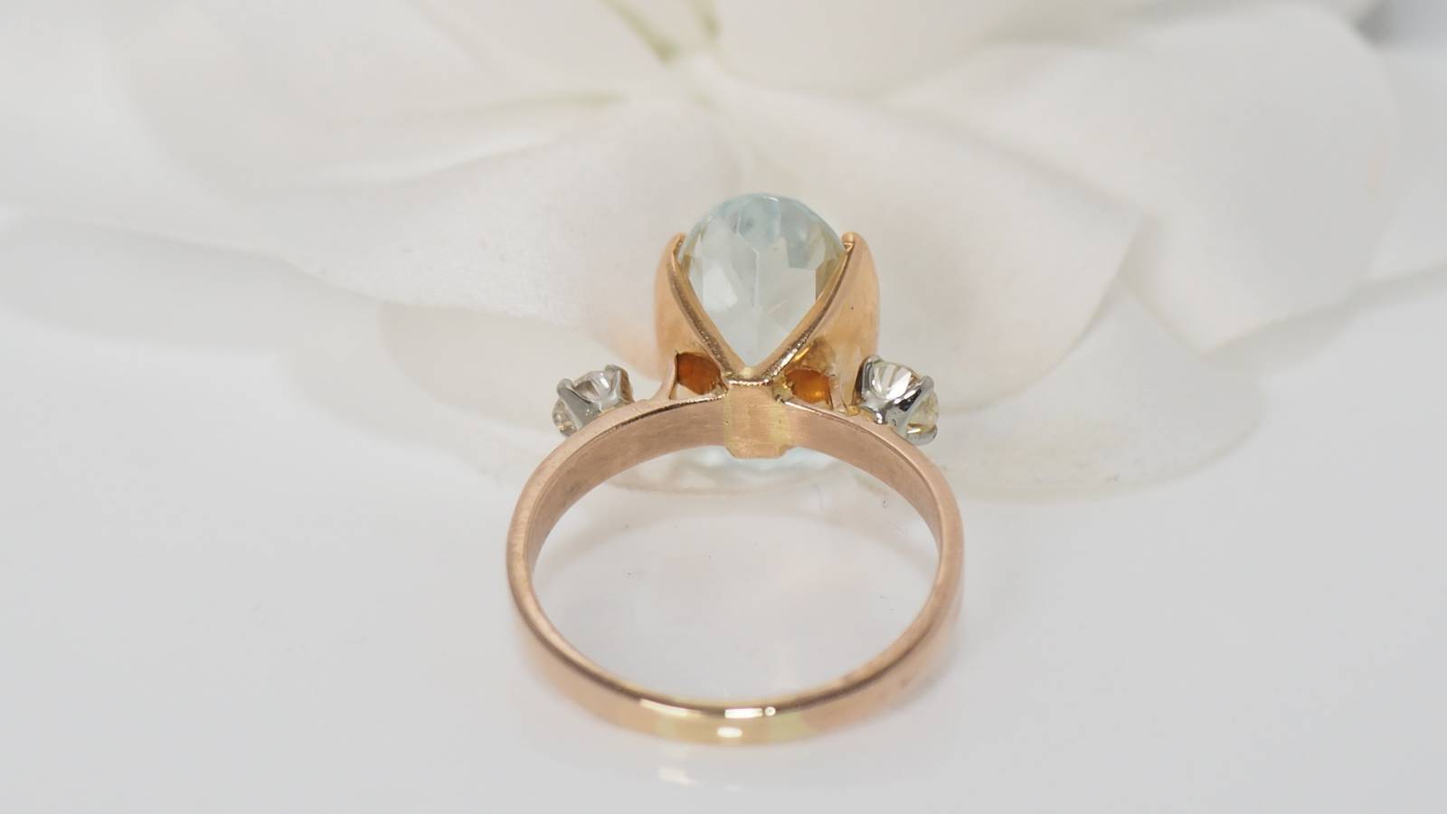 Bague en or jaune, aigue marine et diamants