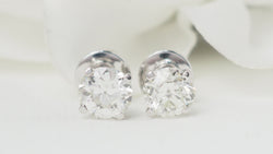 Puces d'oreilles en or blanc et diamants