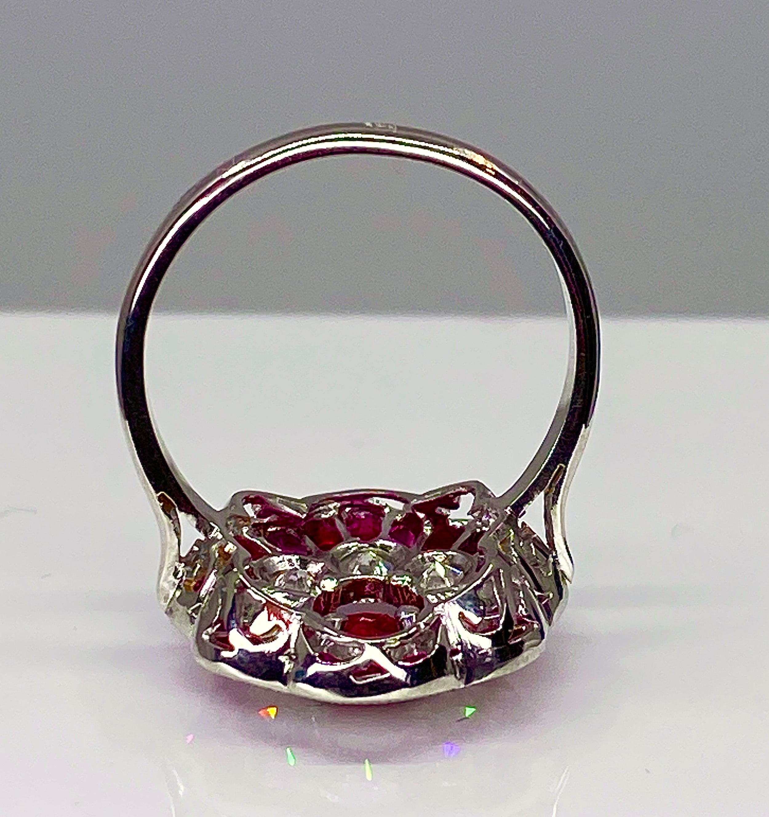 White gold ruby ​​and diamond daisy ring