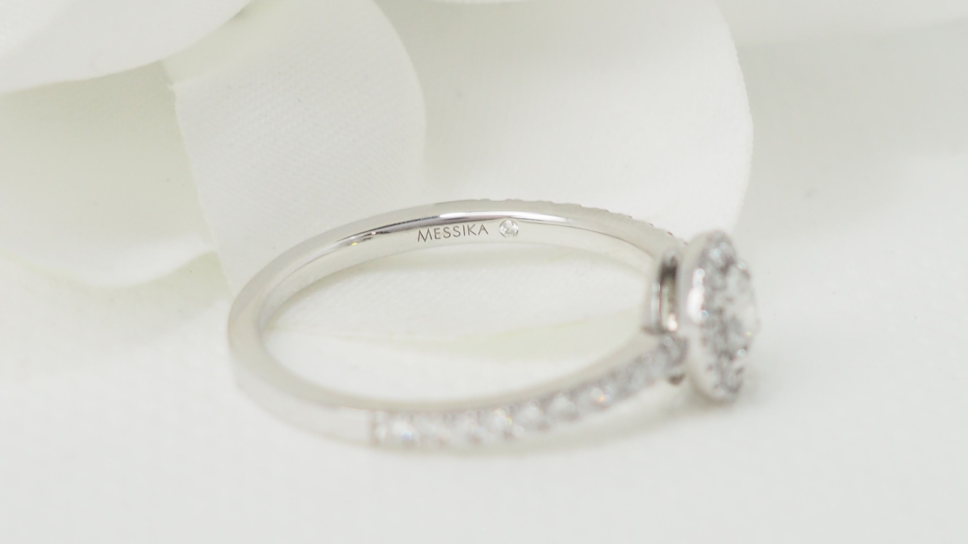 Bague solitaire Messika en or blanc et diamants