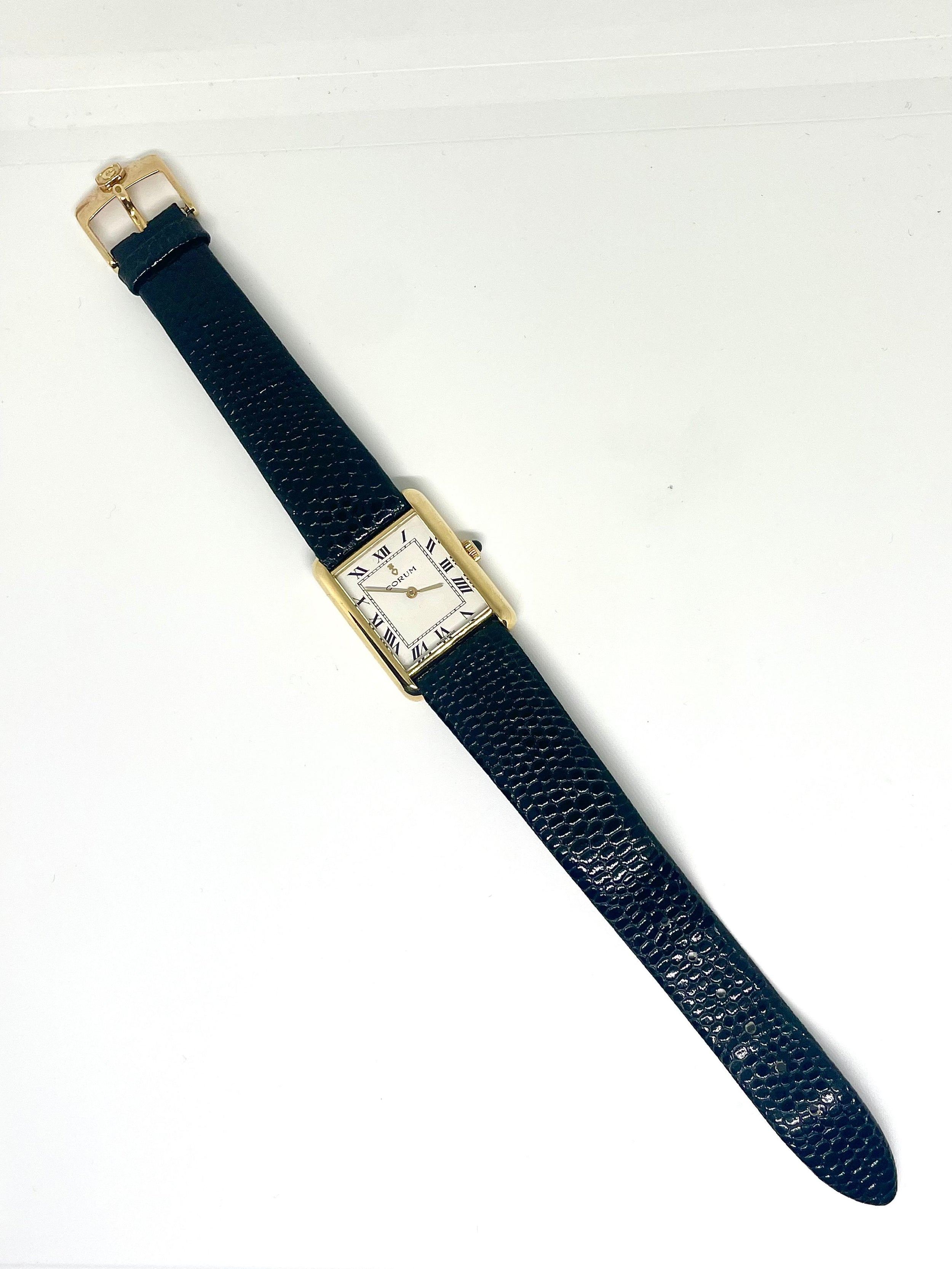 Montre CORUM Tank en or jaune