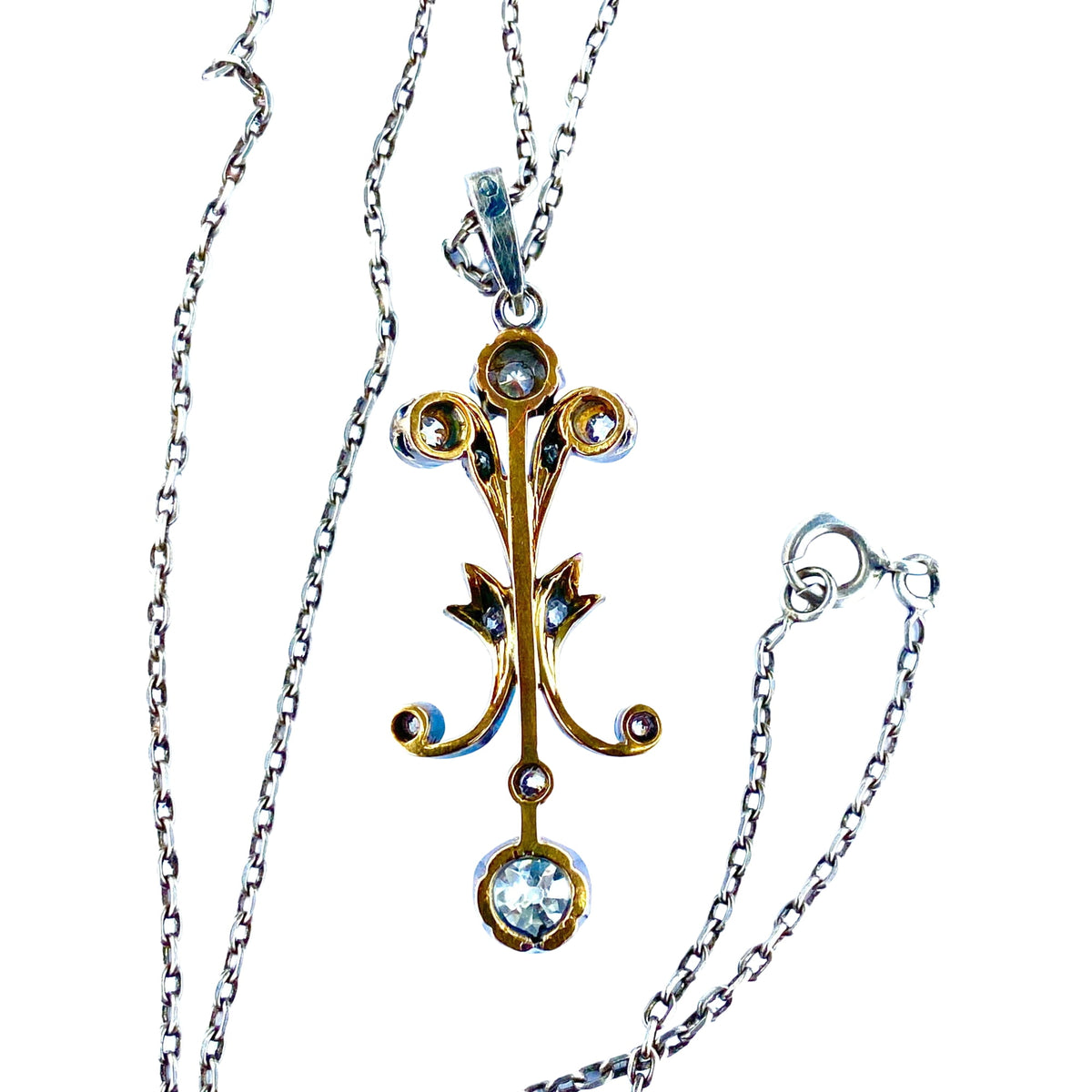 Pendentif en or et argent serti de diamants, avec chaîne. Epoque Napoléon III