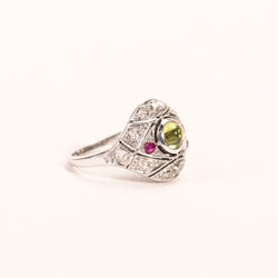 Ring Dome in white gold, peridot and ruby