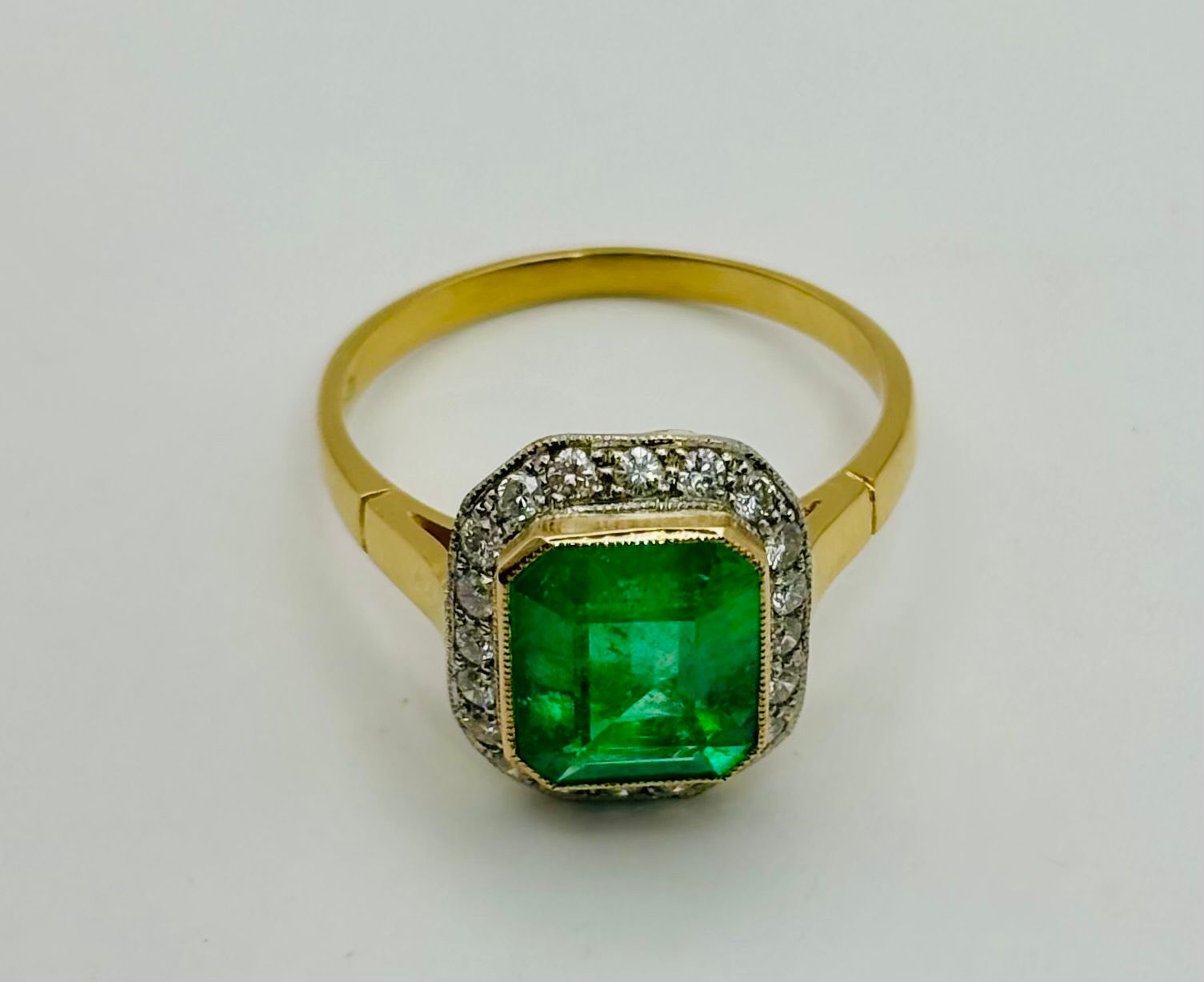 Bague Majestad Esmeralda en or jaune et platine avec émeraude et diamants