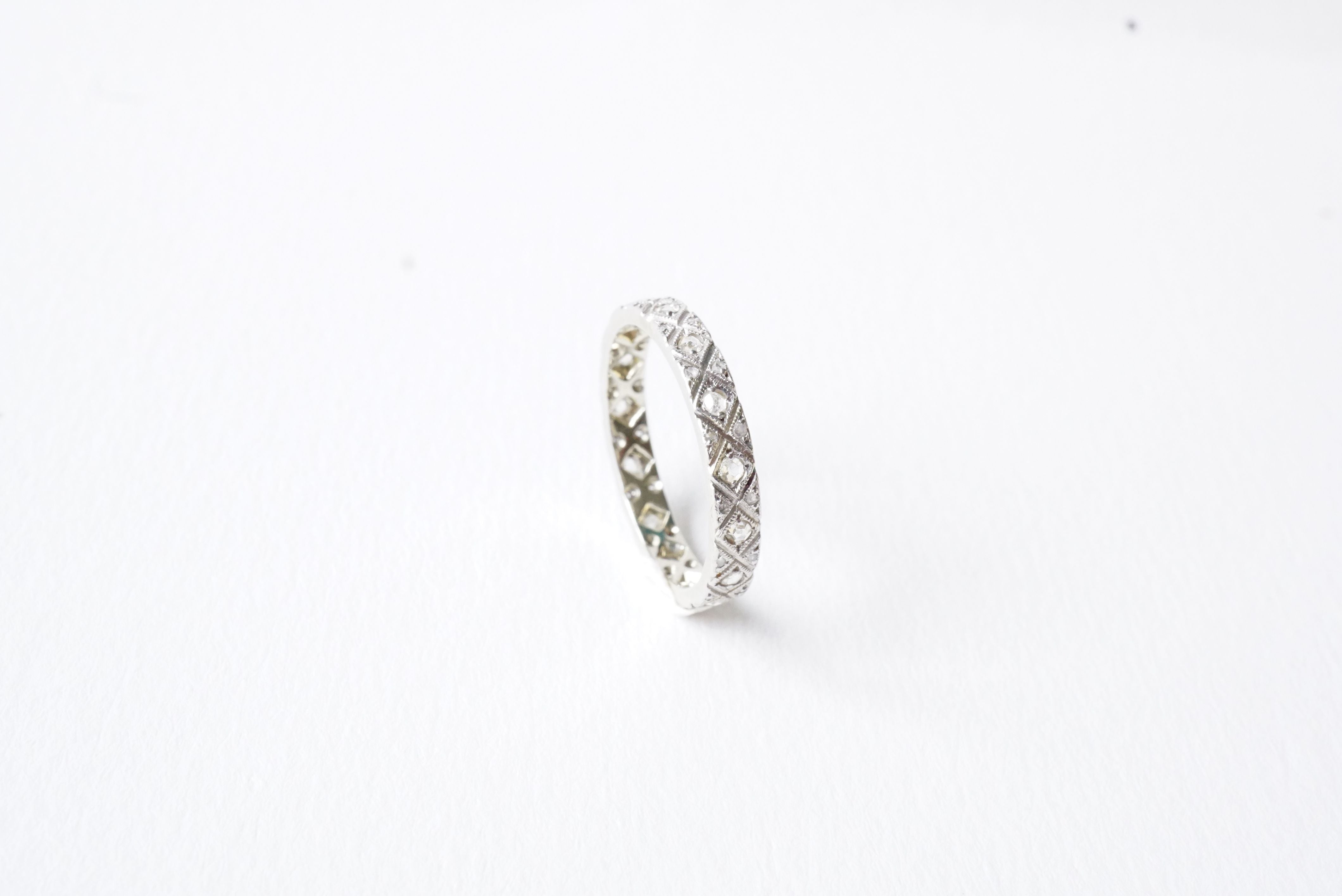 Bague Alliance en or blanc diamants sur platine