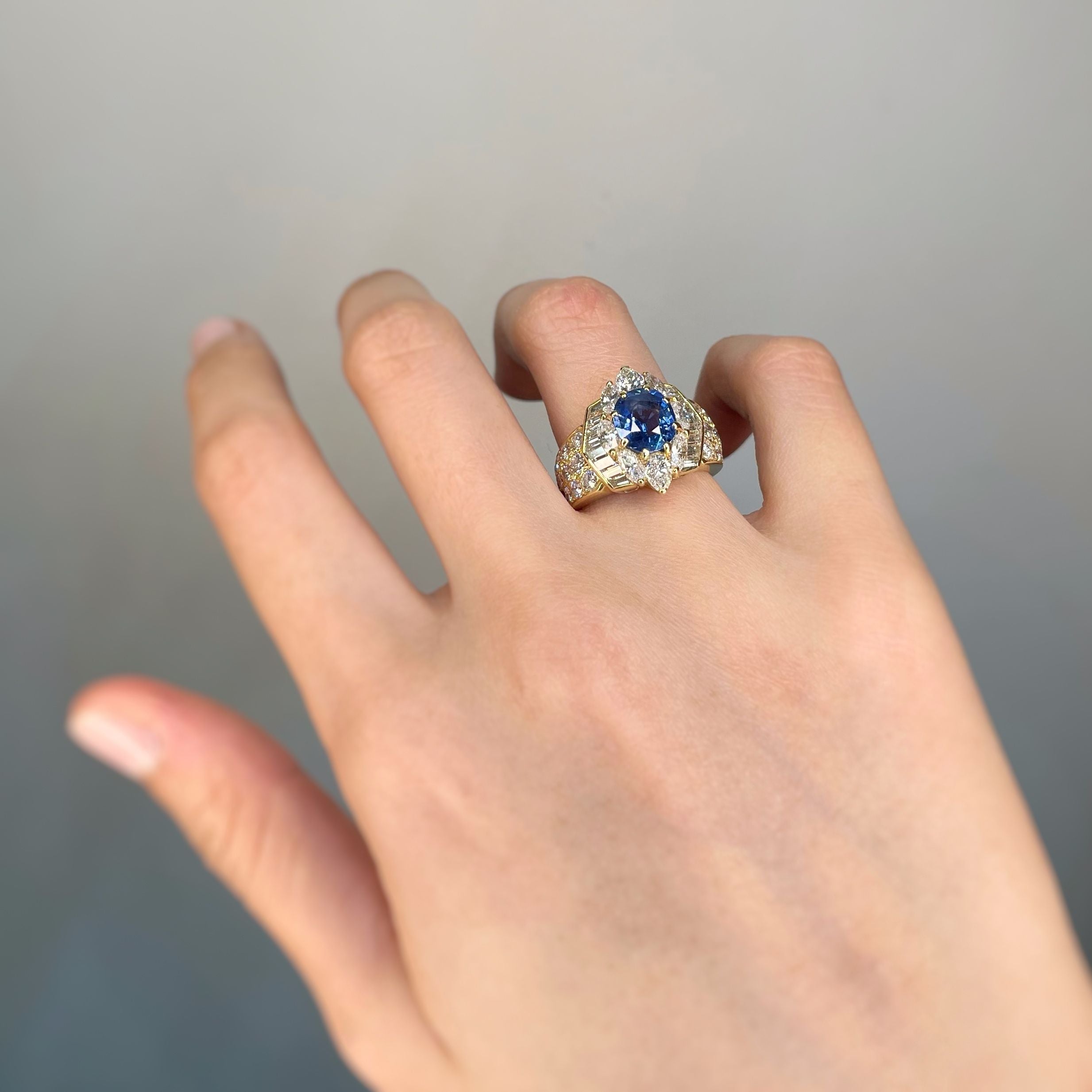 Ring - Gold, Diamonds &amp; Sapphire