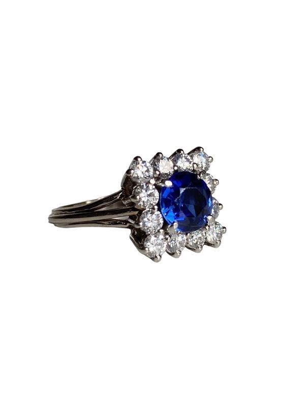 Bague, en Or Gris 18k, platine, saphir et diamants