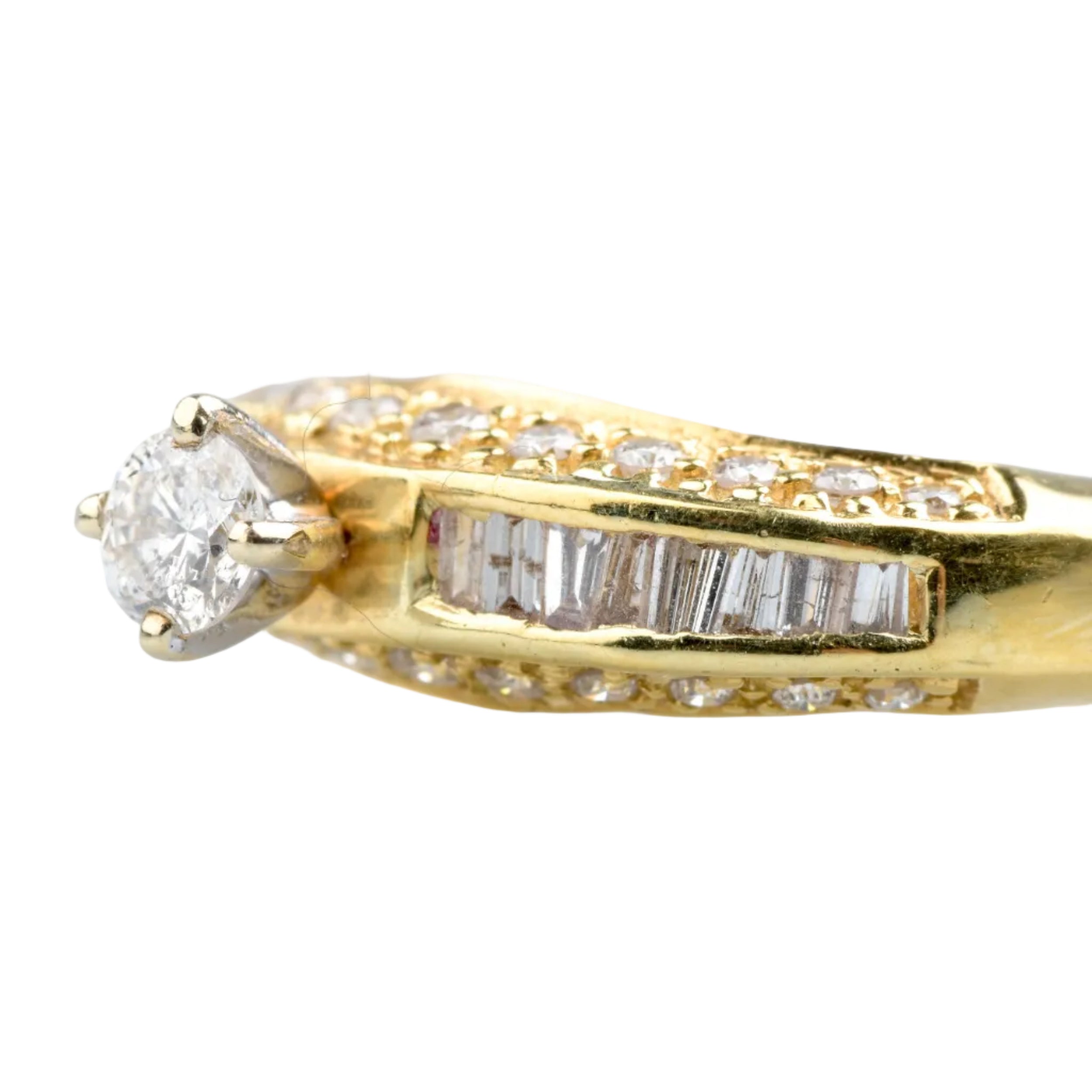 Bague en or jaune et diamants