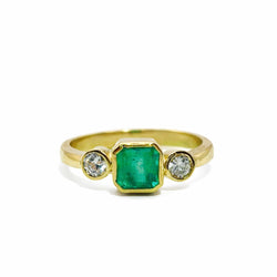 Bague en or jaune et émeraude