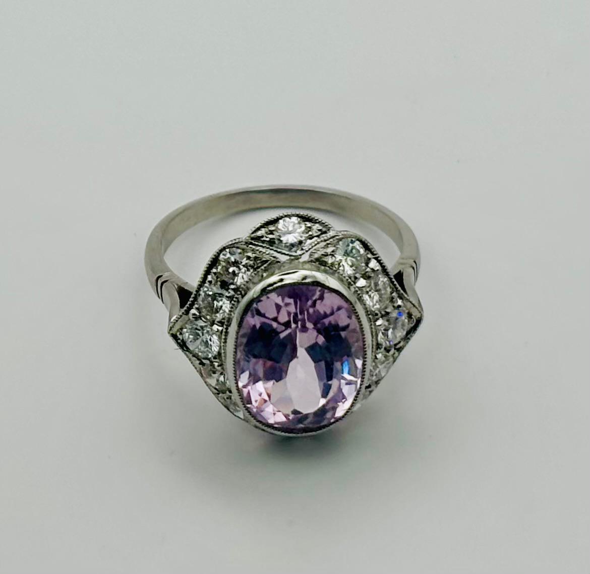 Bague en platine et diamant et kunzite
