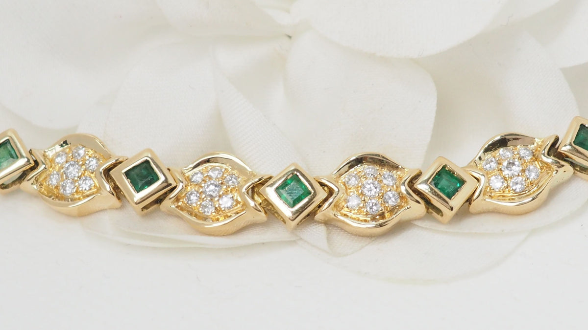 Bracelet en or jaune, émeraudes et diamants
