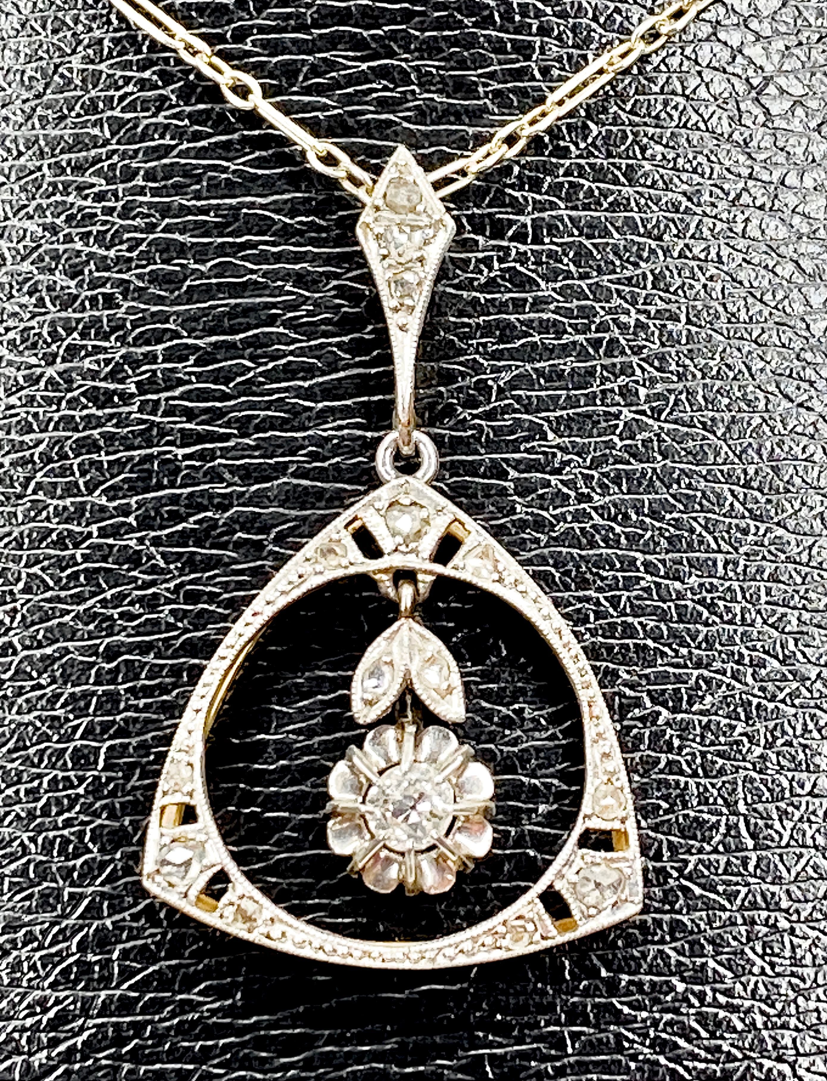 Pendentif en diamant et sa chaîne en or 18 carats, époque Art Deco