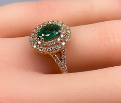 Bague en or jaune 18 carats ornée d’une émeraude et diamants