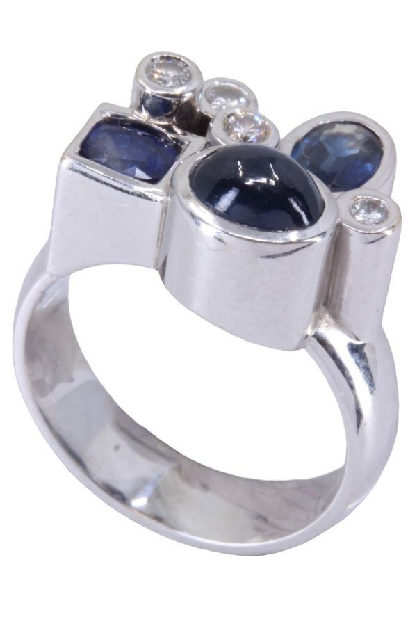 Bague moderne saphirs et diamants en or blanc