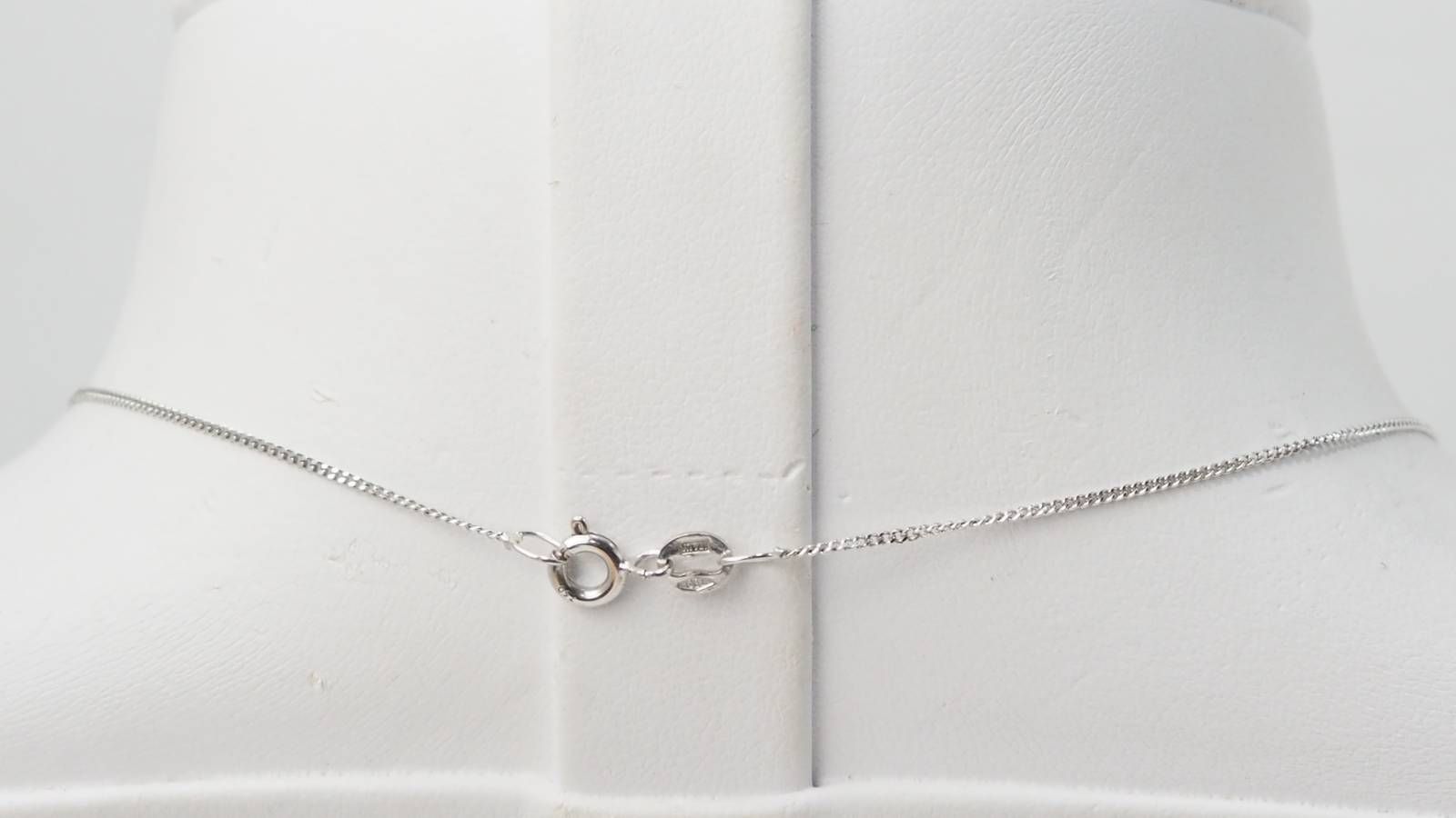 Collier en or blanc, tanzanite et diamants