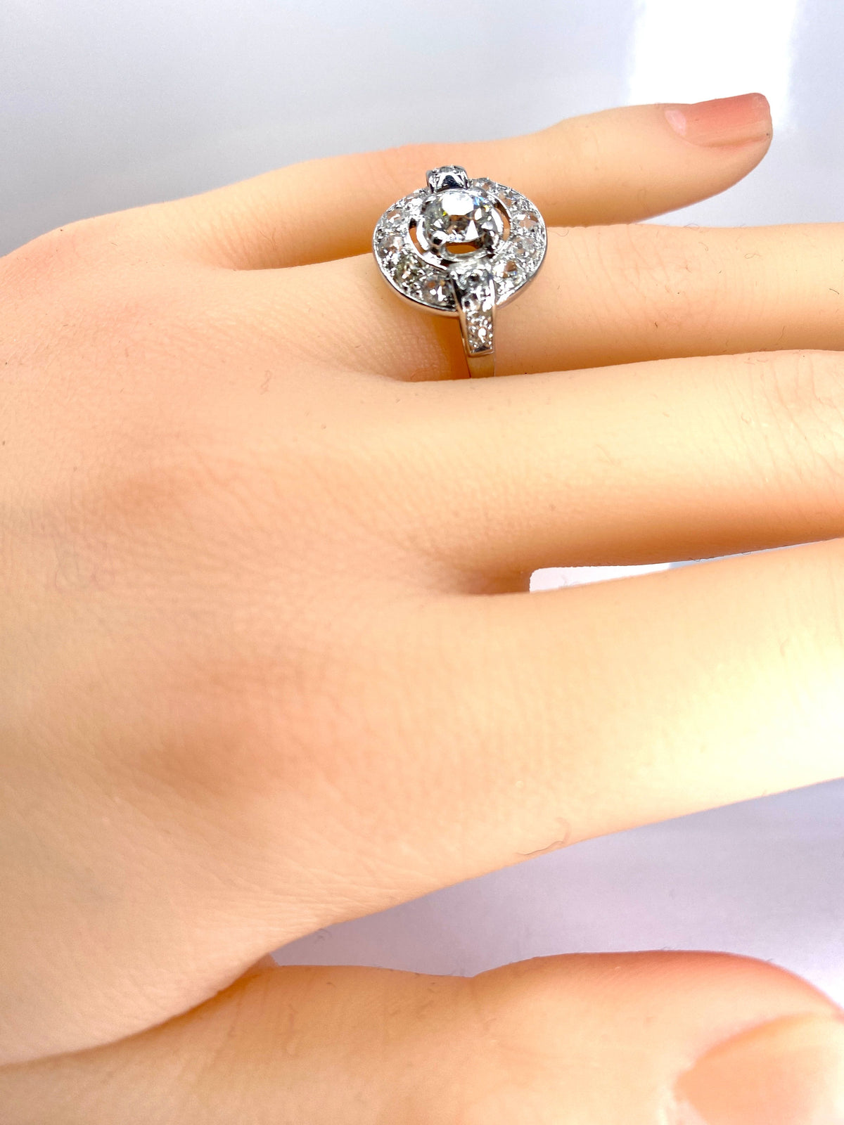 Bague en or blanc 18 carats sertie de diamants, époque 1900/1930