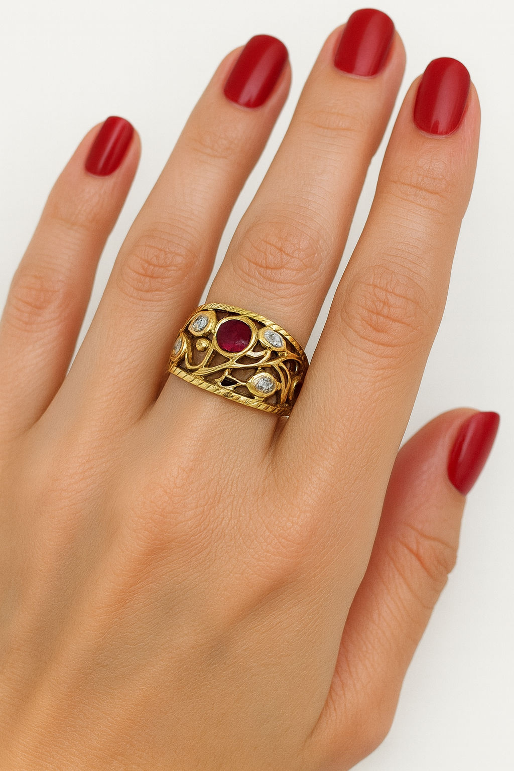 Bandeau ring in yellow gold, diamond and ruby