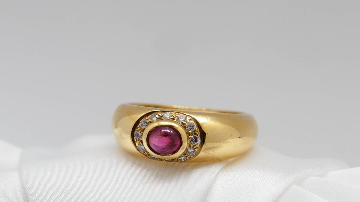 Bague en or jaune, rubis et diamants