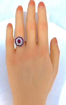 White gold ruby ​​and diamond daisy ring
