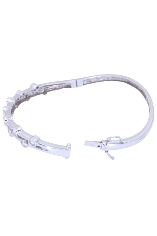 Bracelet jonc ouvrant en or blanc et diamants