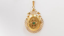 Yellow gold and emerald photo holder pendant