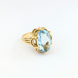 Bague en or jaune et aigue-marine